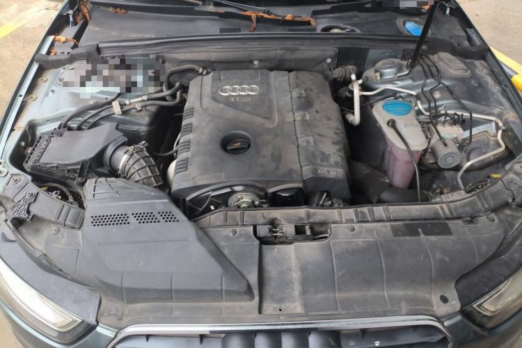 Used Audi A4L 2013 35 TFSI Automatic Standard Model Engine Bay