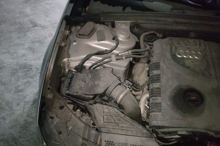 Used Audi A4L 2013 35 TFSI Automatic Comfort Model Engine Bay Right