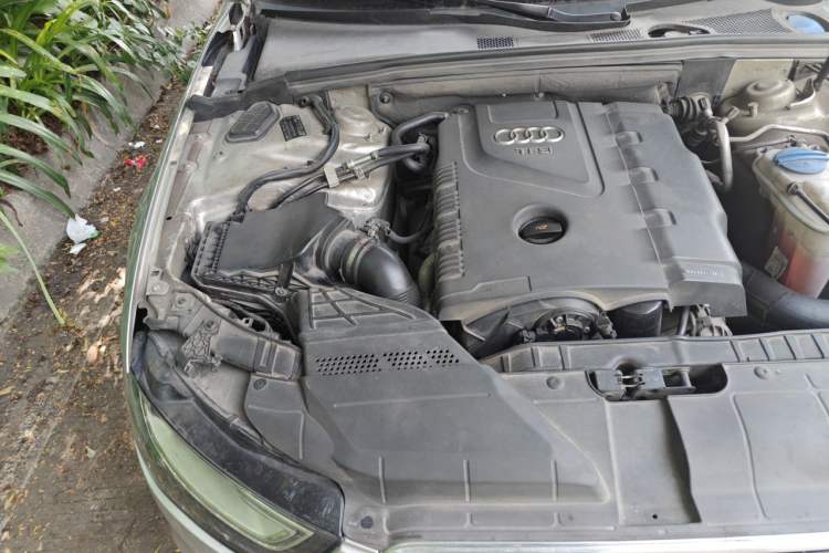 Used Audi A4L 2013 35 TFSI Automatic Comfort Model Engine Bay Right