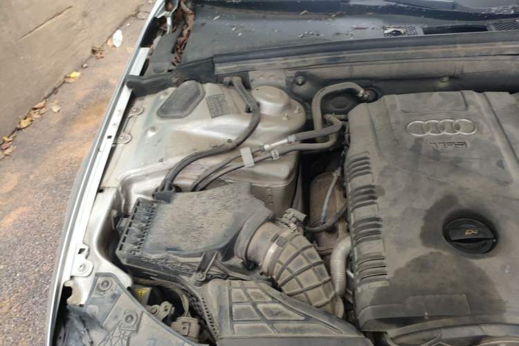 Used Audi A4L 2013 35 TFSI Automatic Comfort Model Engine Bay Right