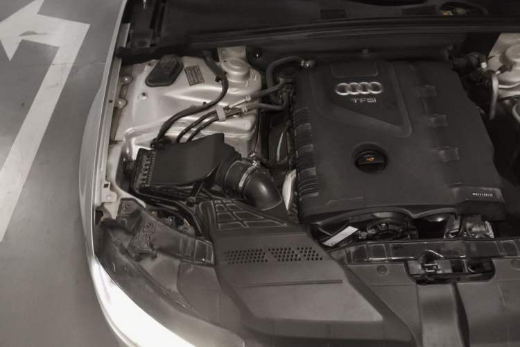 Used Audi A4L 2013 35 TFSI Automatic Comfort Model Engine Bay Right