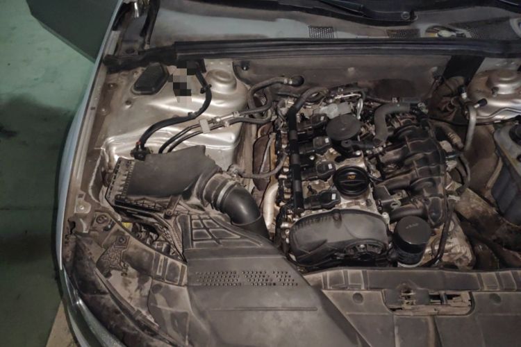 Used Audi A4L 2013 35 TFSI Automatic Standard Model Engine Bay Right