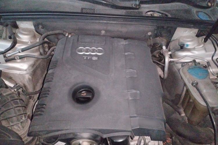 Used Audi A4L 2013 35 TFSI Automatic Standard Model Engine Bay