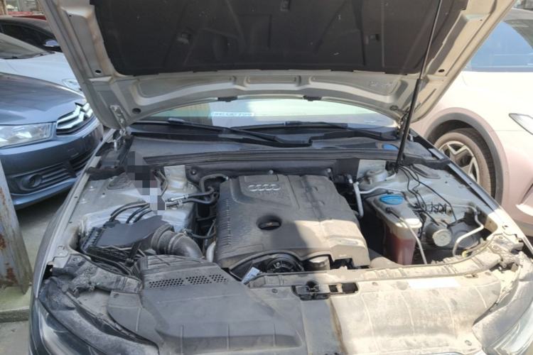 Used Audi A4L 2013 35 TFSI Automatic Standard Model Engine Bay