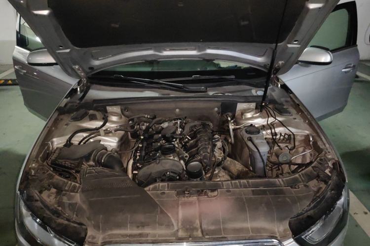 Used Audi A4L 2013 35 TFSI Automatic Standard Model Engine Bay