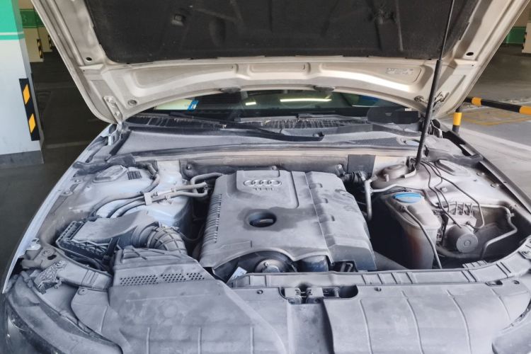 Used Audi A4L 2013 35 TFSI Automatic Standard Model Engine Bay