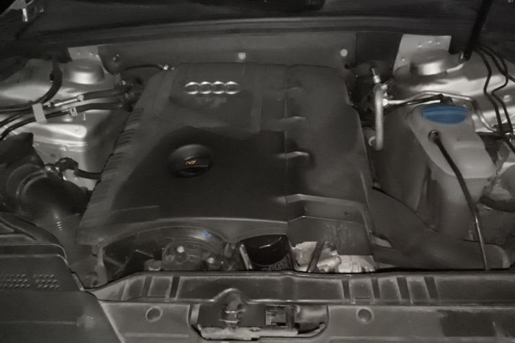 Used Audi A4L 2013 35 TFSI Automatic Standard Model Engine Bay