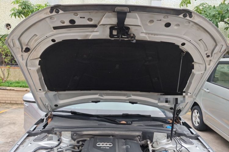 Used Audi A4L 2013 35 TFSI Automatic Technology Edition Engine Bay
