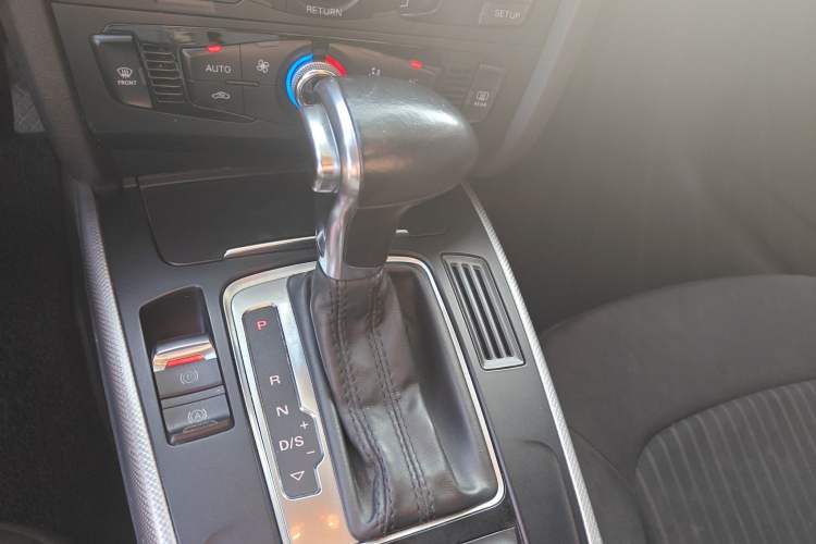 Used Audi A4L 2013 35 TFSI Automatic Standard Model Gear Lever