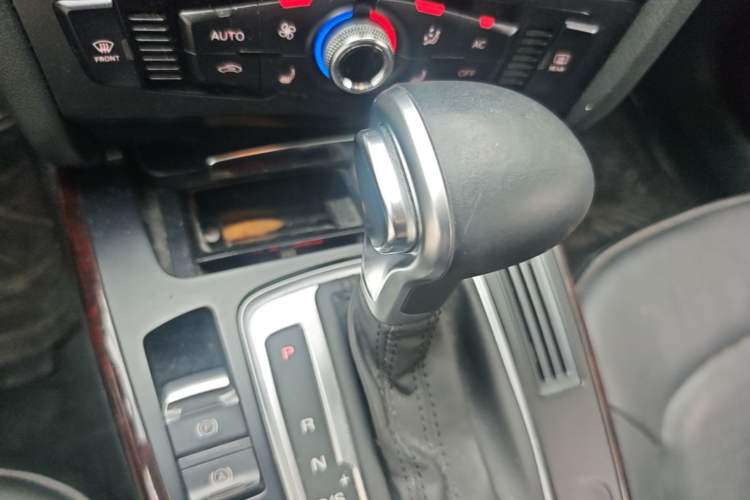 Used Audi A4L 2013 35 TFSI Automatic Comfort Model Gear Lever