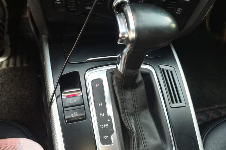 Used Audi A4L 2013 35 TFSI Automatic Standard Model Gear Lever