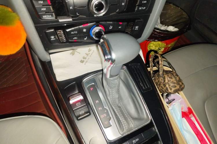 Used Audi A4L 2013 35 TFSI Automatic Standard Model Gear Lever