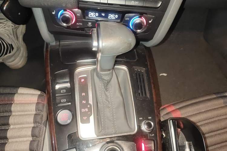 Used Audi A4L 2013 35 TFSI Automatic Technology Edition Gear Lever
