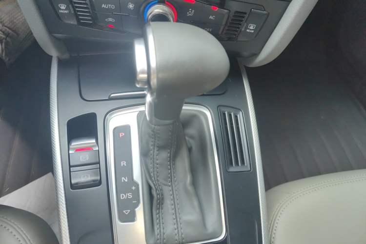 Used Audi A4L 2013 35 TFSI Automatic Standard Model Gear Lever
