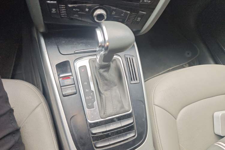 Used Audi A4L 2013 35 TFSI Automatic Standard Model Gear Lever