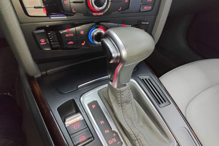 Used Audi A4L 2013 35 TFSI Automatic Comfort Model Gear Lever