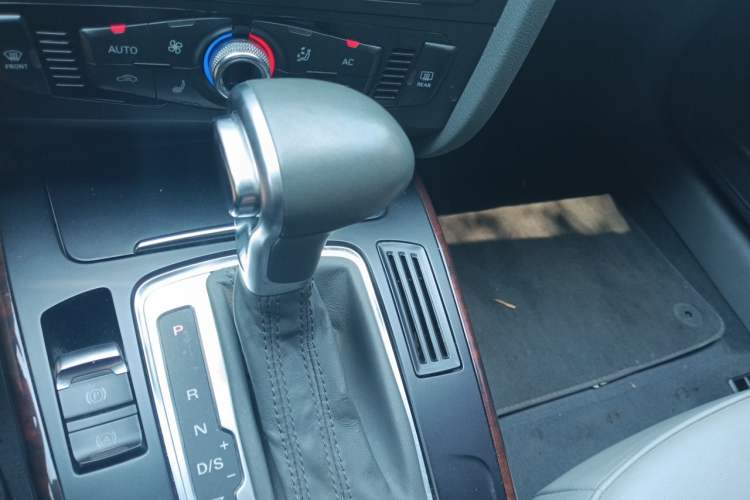 Used Audi A4L 2013 35 TFSI Automatic Standard Model Gear Lever