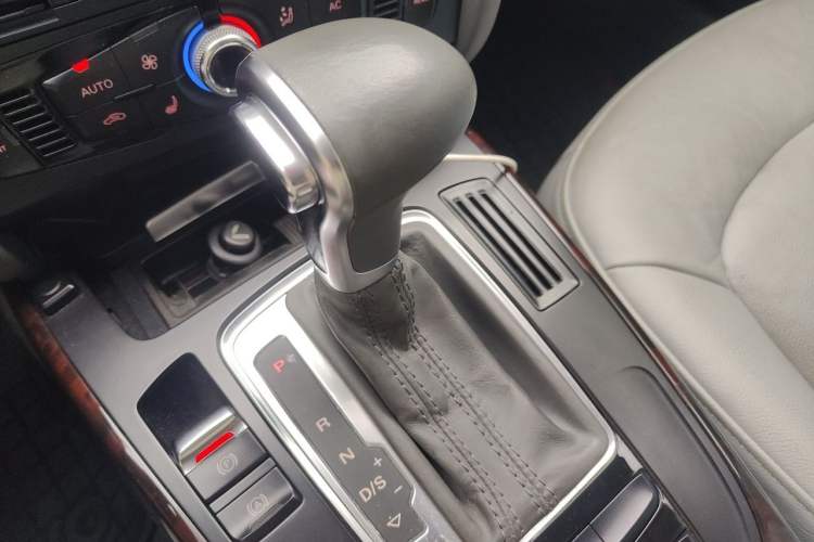 Used Audi A4L 2013 35 TFSI Automatic Comfort Model Gear Lever