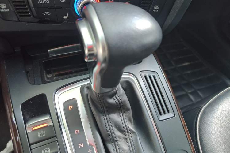 Used Audi A4L 2013 35 TFSI Automatic Comfort Model Gear Lever