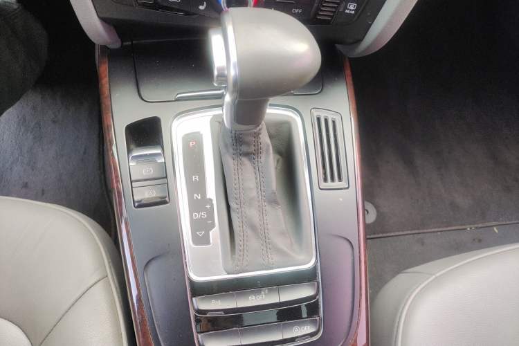 Used Audi A4L 2013 35 TFSI Automatic Standard Model Gear Lever