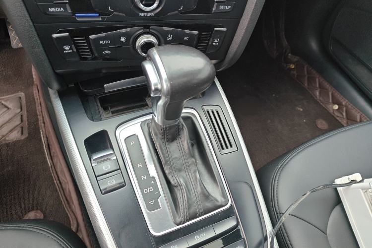 Used Audi A4L 2013 35 TFSI Automatic Standard Model Gear Lever