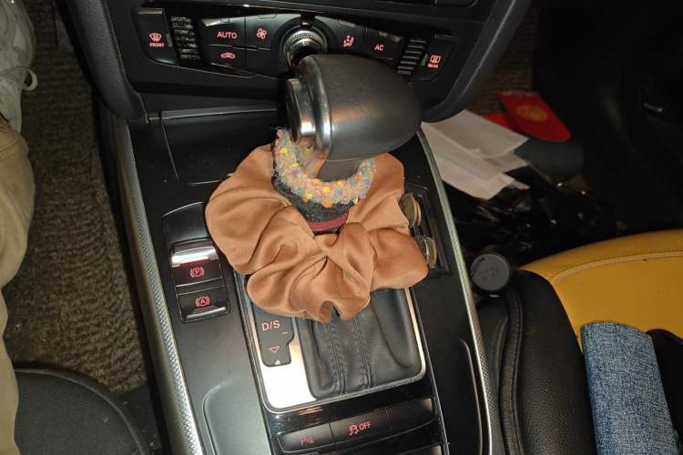 Used Audi A4L 2013 35 TFSI Automatic Standard Model Gear Lever