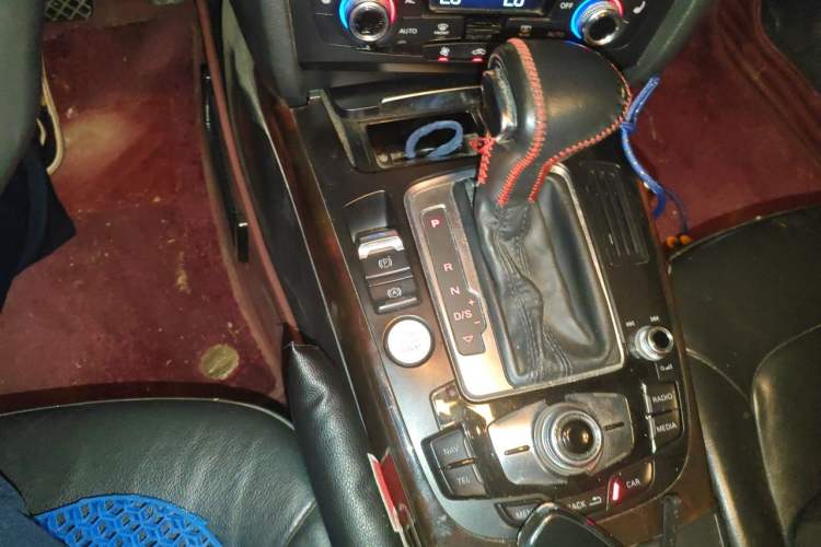 Used Audi A4L 2013 35 TFSI Automatic Technology Edition Gear Lever