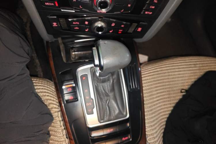 Used Audi A4L 2013 35 TFSI Automatic Comfort Model Gear Lever