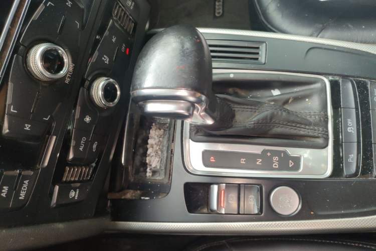 Used Audi A4L 2013 35 TFSI Automatic Comfort Model Gear Lever