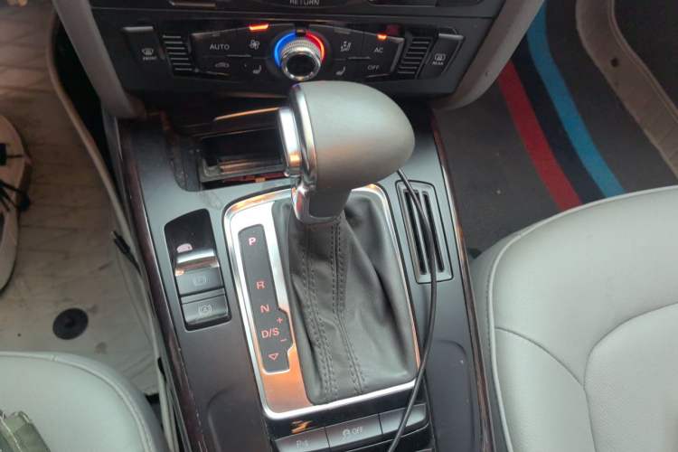 Used Audi A4L 2013 35 TFSI Automatic Standard Model Gear Lever