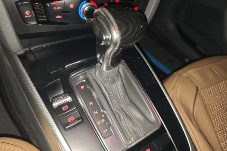 Used Audi A4L 2013 35 TFSI Automatic Standard Model Gear Lever