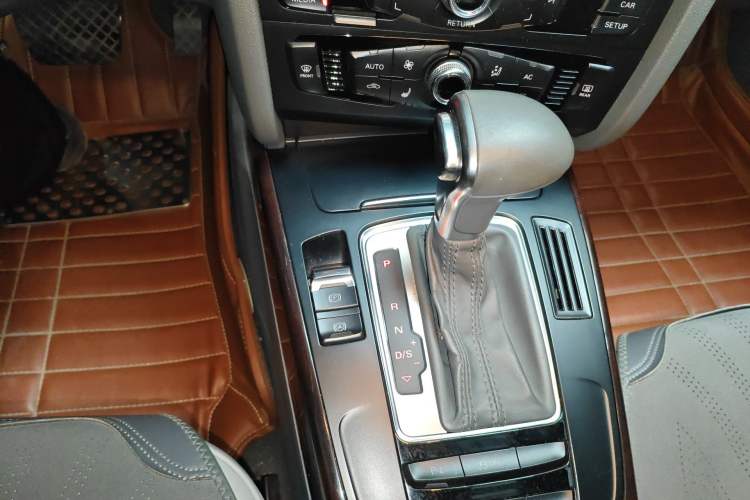 Used Audi A4L 2013 35 TFSI Automatic Comfort Model Gear Lever