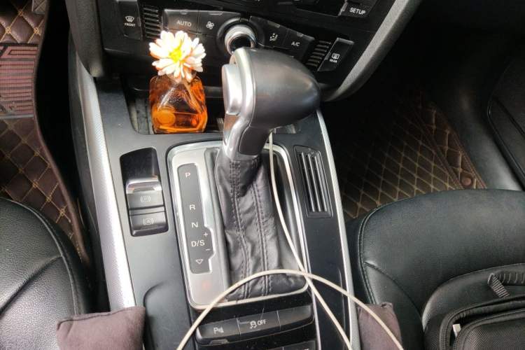 Used Audi A4L 2013 35 TFSI Automatic Standard Model Gear Lever