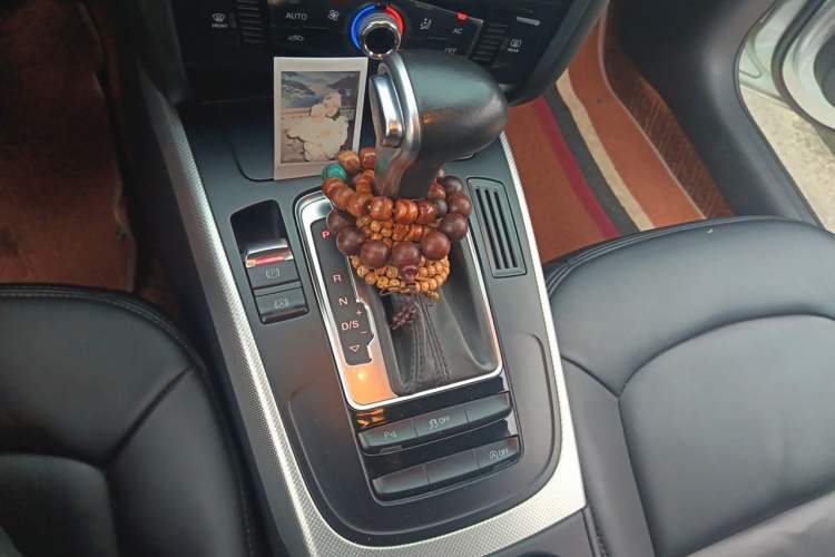 Used Audi A4L 2013 35 TFSI Automatic Standard Model Gear Lever