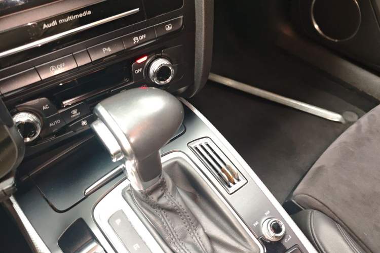 Used Audi A4L 2013 40 TFSI quattro Individual Sport Edition Gear Lever