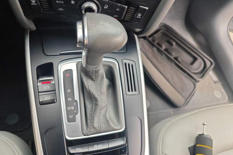 Used Audi A4L 2013 35 TFSI Automatic Standard Model Gear Lever