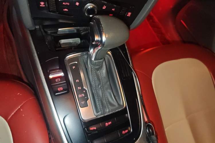 Used Audi A4L 2013 35 TFSI Automatic Standard Model Gear Lever