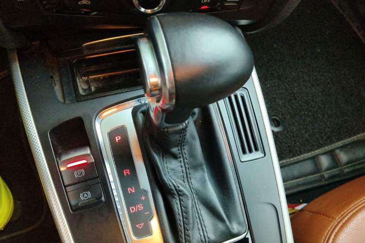Used Audi A4L 2013 35 TFSI Automatic Standard Model Gear Lever