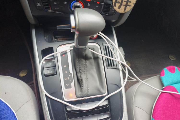 Used Audi A4L 2013 35 TFSI Automatic Standard Model Gear Lever