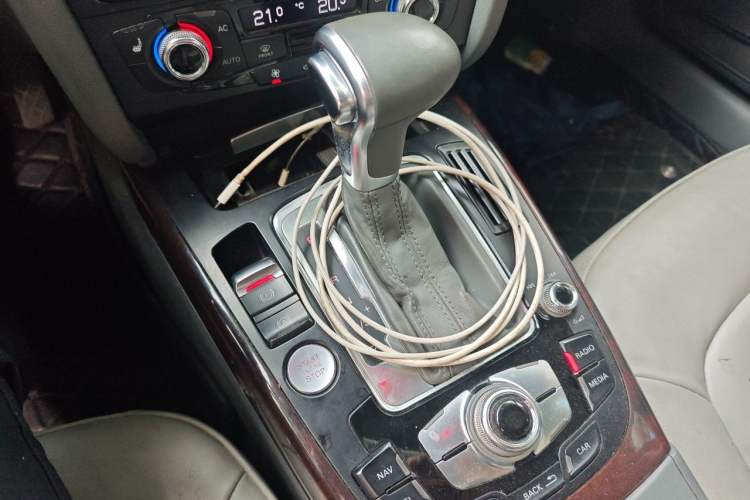 Used Audi A4L 2013 35 TFSI Automatic Technology Edition Gear Lever