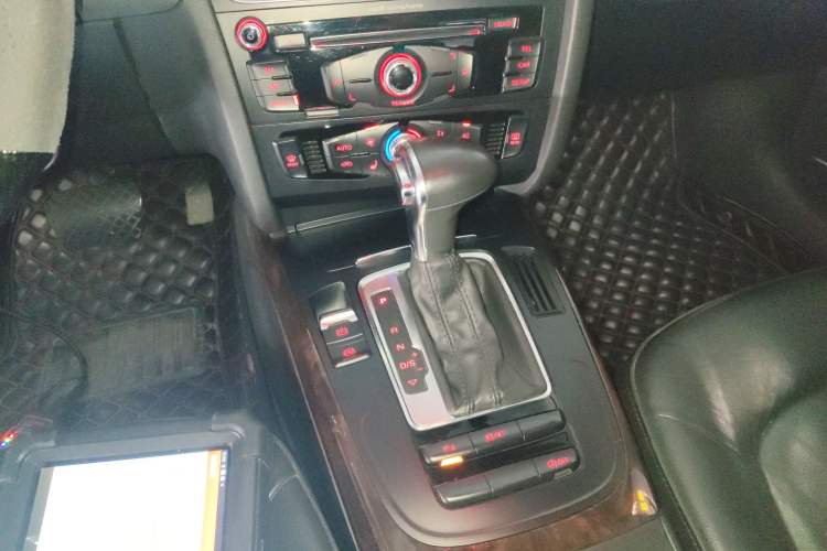 Used Audi A4L 2013 35 TFSI Automatic Comfort Model Gear Lever