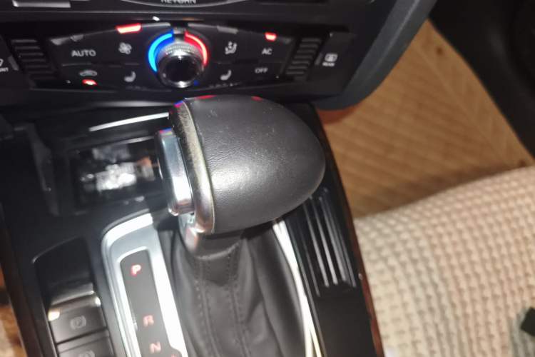 Used Audi A4L 2013 35 TFSI Automatic Comfort Model Gear Lever