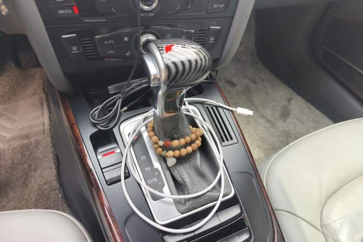 Used Audi A4L 2013 35 TFSI Automatic Comfort Model Gear Lever