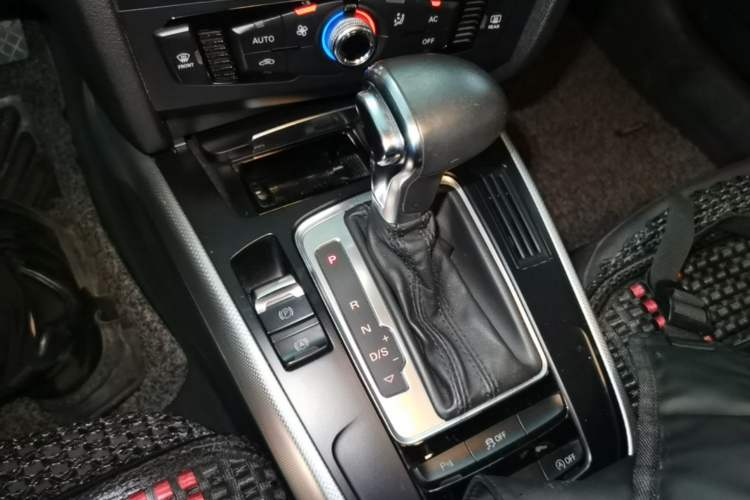 Used Audi A4L 2013 35 TFSI Automatic Standard Model Gear Lever