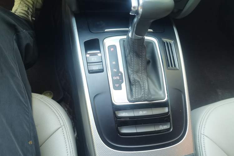 Used Audi A4L 2013 35 TFSI Automatic Standard Model Gear Lever