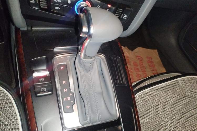 Used Audi A4L 2013 35 TFSI Automatic Standard Model Gear Lever