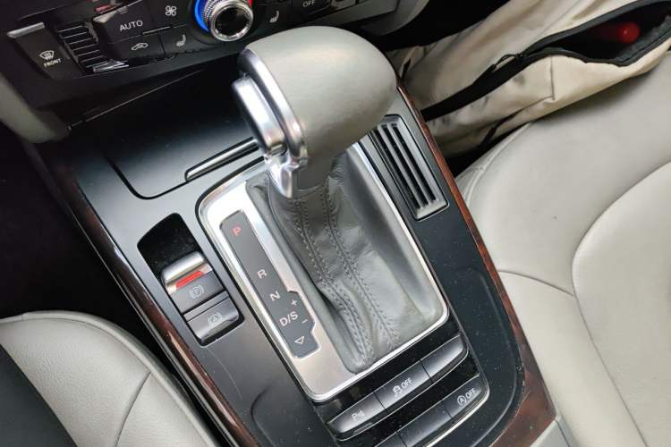 Used Audi A4L 2013 35 TFSI Automatic Standard Model Gear Lever