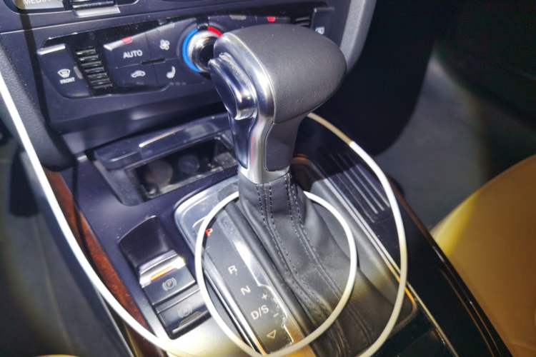 Used Audi A4L 2013 35 TFSI Automatic Comfort Model Gear Lever