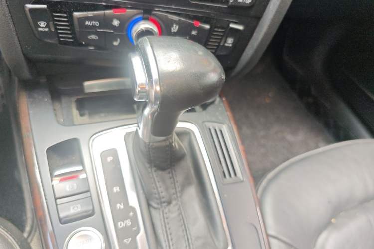 Used Audi A4L 2013 35 TFSI Automatic Comfort Model Gear Lever