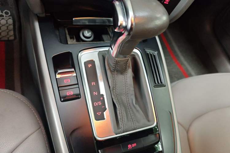 Used Audi A4L 2013 30 TFSI Automatic Comfort Model Gear Lever